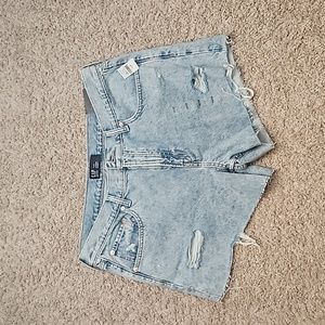 NWT Gap 4" Mid Rise Destructed Stride Shorts